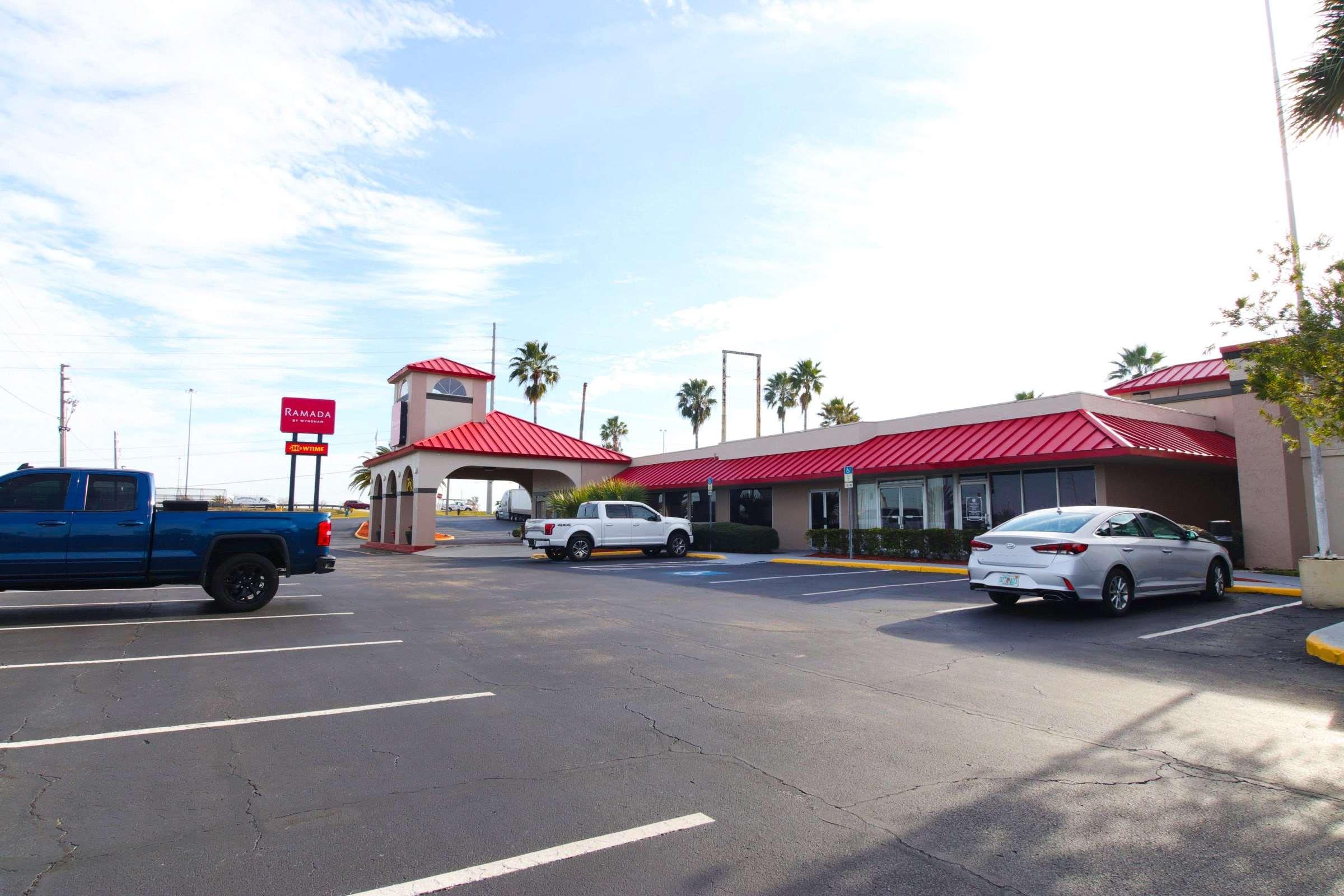 Ramada By Wyndham Davenport Orlando South Hotel Bagian luar foto