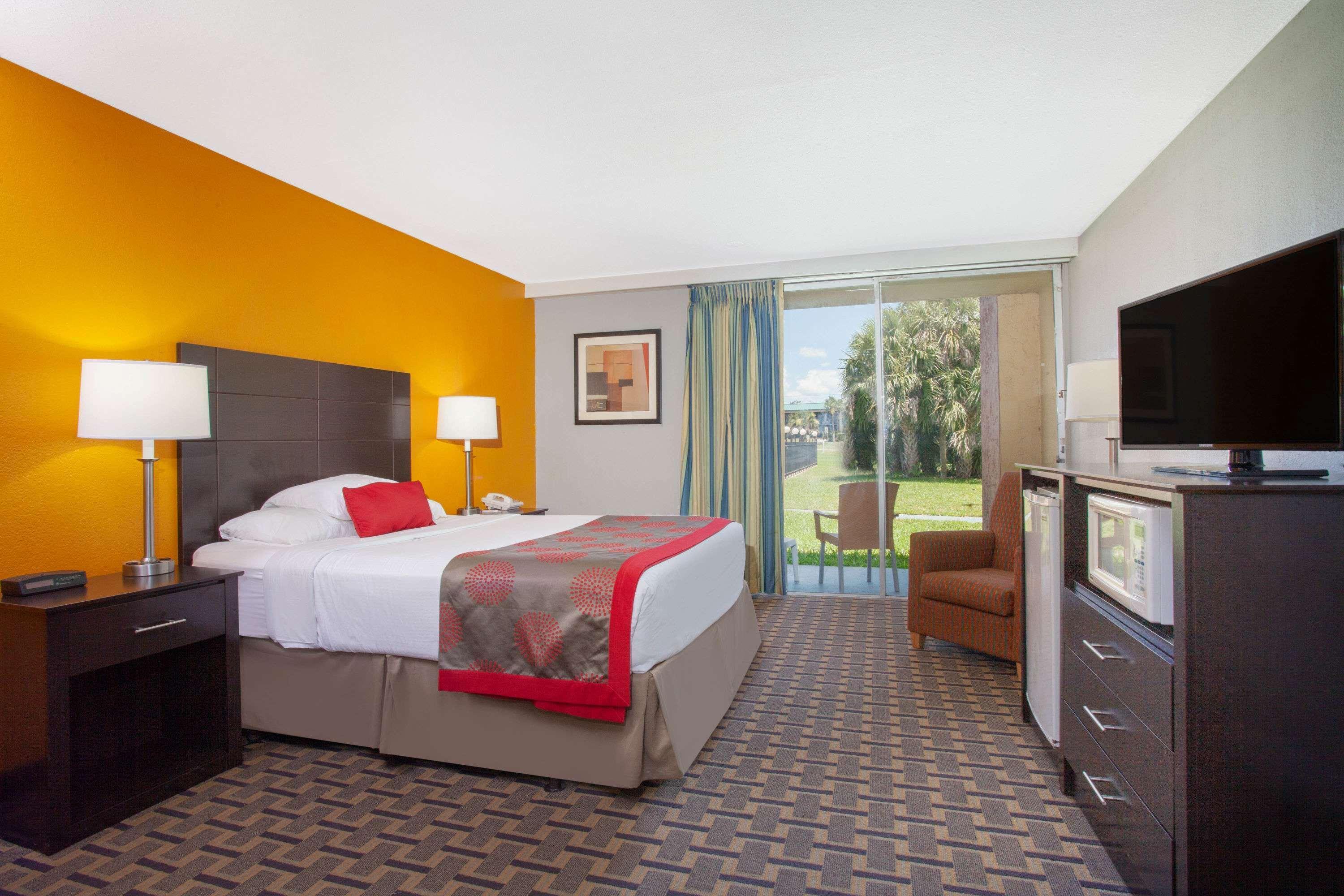 Ramada By Wyndham Davenport Orlando South Hotel Bagian luar foto
